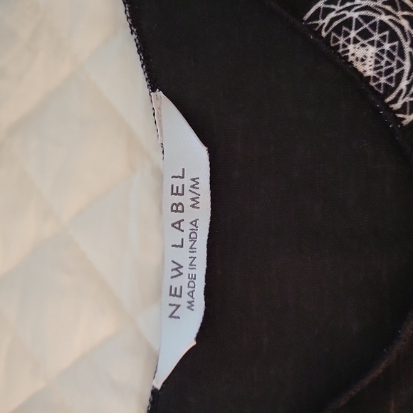 New Label top NWT - Picture 3 of 4